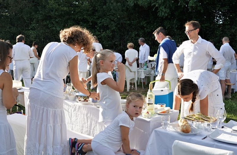 <span style=\"font-size: 11pt; line-height: 115%; font-family: Calibri;\"><span style=\"font-size: 11pt; line-height: 115%; font-family: Calibri;\">Ein Fest für die ganze Familie</span><span style=\"color: #000000; font-family: Arial,Verdana,Tahoma,Helvetica,sans-serif; font-size: 12px; font-style: normal; font-weight: normal; letter-spacing: normal; text-align: left; text-indent: 0px; text-transform: none; white-space: normal; word-spacing: 0px; background-color: #ffffff; float: none;\">